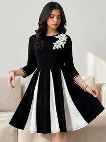 SHEIN Đầm dệt kim cổ tròn phối màu đen trắng tương phản dành cho thiếu nữ, kiểu dáng thường ngày. - Đen và trắng - Xem 1