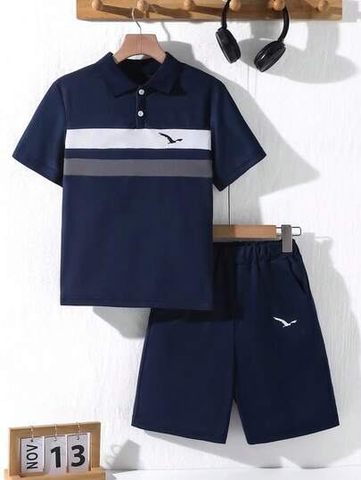 Conjunto de polo con cuello polo y estampado de bloques de color + pantalones cortos estampados para niños, conjunto informal adecuado para vacaciones en la playa, reuniones familiares, deportes ligeros al aire libre, viajes casuales, actividades diarias en el campus