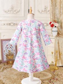SHEIN Đầm maxi tay loe cổ chữ V in hình bướm siêu dễ thương dành cho bé gái, mang đến vẻ ngoài ngọt ngào và đáng yêu của một nàng công chúa; được làm từ chất liệu thoải mái, nhẹ nhàng chăm sóc làn da mỏng manh của bé - hoàn hảo cho cả những buổi đi chơi hàng ngày và những dịp lễ hội, dễ dàng thu hút mọi ánh nhìn! - Nhiều màu - Xem 2