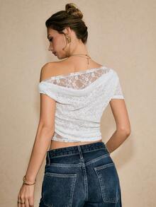 Poéselle 白色露肩蕾丝修身上衣，单肩短袖衬衫，性感外出露脐T恤，春夏柔美街头风，女士休闲纯色蕾丝拼接不对称领露脐T恤，夏季，法式上衣，2026新款透视上衣性感白色上衣白色蕾丝上衣牛仔上衣白色网纱上衣露肩露脐上衣蕾丝白色上衣牛仔上衣蕾丝露脐上衣白色露脐上衣女士休闲装女士夏季装 - 白色 - 查看 2