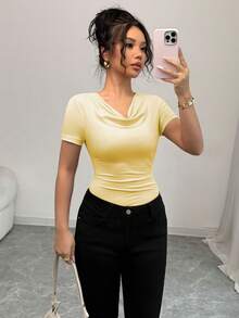 Elenzga Camiseta de verano con cuello drapeado elegante, manga corta asimétrica con volantes - Amarillo - Ver 1