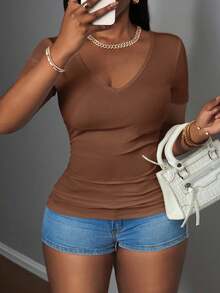 Slaydiva Kaos Wanita Kasual Dasar Tanpa Lengan Model Racerback dengan Leher V Dalam dan Tekstur Ribbed, Warna Putih - Coklat - View 6