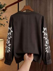 Franclia French-Style Elegant Blouse For Women, Early Autumn 2026 New Style, Retro Design, Heavy-Duty Faux Embroidery, Brown Color, Versatile Everyday Vacation Blouse, Women's Vacation Wear, Elegant Women's Top, Women's Casual Top, Brown Shirt. - Brown - View 2