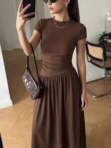 少女针织圆领短袖不对称腰身弹力褶皱下摆休闲连衣裙，适合外出、居家和聚会，夏季 - 棕色 - 查看 3
