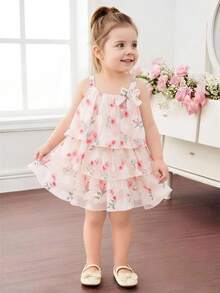 SHEIN Vintaside Kids 女婴时尚可爱无袖荷叶边蛋糕裙，饰有夏日玫瑰花卉图案和细肩带，非常适合参加派对和度假。 - 粉色 - 查看 5