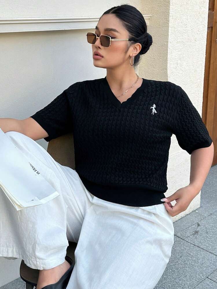 Dazy Plus V-Neck Embroidered Horse Casual Cropped Black Knit Top, Spring/Summer