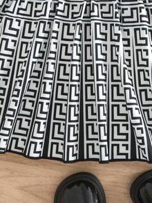 SHEIN 少女经典碎花泡泡袖连衣裙，优雅时尚，适合春夏休闲户外穿着。 - 黑色 - 查看 5