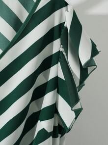 GlowEve CURVE Bộ 2 món cỡ lớn gồm áo và quần ống rộng dáng suông thiết kế nơ, áo sơ mi kẻ sọc xanh lá cây và quần xanh lá cây, tay loe cổ chữ V. - Nhiều màu - Xem 4