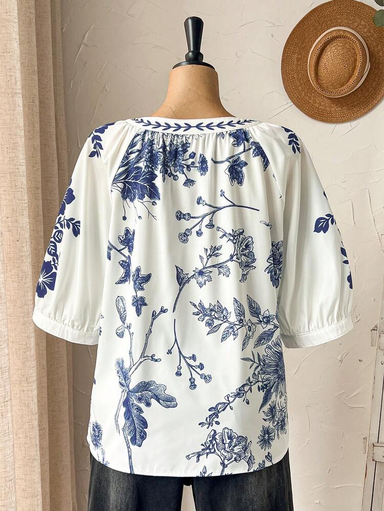Plus Size Women's Summer Casual Vacation Country Loose Fit Floral Print Short Sleeve Blouse,Spring Break,Vacation,Holiday,Going Out,2026 New,Simple And Fashionable For Everyday Wear,Casual Vacation Boho Top, Blue And White Floral Blouse, Women Blouses Summer, Tunic Blouse, Floral Print Top,Suitable For Summer, Vacation, Commute, Daily Wear, Going Out Tops