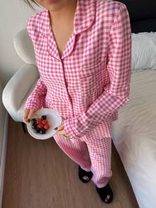 Bộ đồ ngủ gồm áo khoác cardigan cổ bẻ kẻ caro có họa tiết bong bóng và quần dài. - Nhiều màu - Xem 5