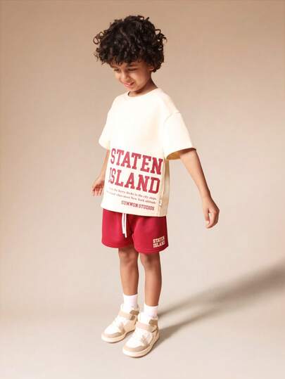  SUMWON 超大码男童套装，斯塔滕岛印花休闲夏季配套T恤和短裤，适合4岁儿童度假