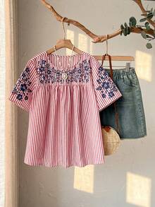 Rusticease 大码女式夏季休闲度假乡村风春季圆领短袖红色条纹印花衬衫，春假、度假、外出，2026新款，简约时尚，日常穿着，休闲度假波西米亚风上衣，宽松上衣，条纹衬衫，波西米亚风上衣，适合夏季、度假、通勤、日常穿着、外出穿着 - 彩色 - 查看 4