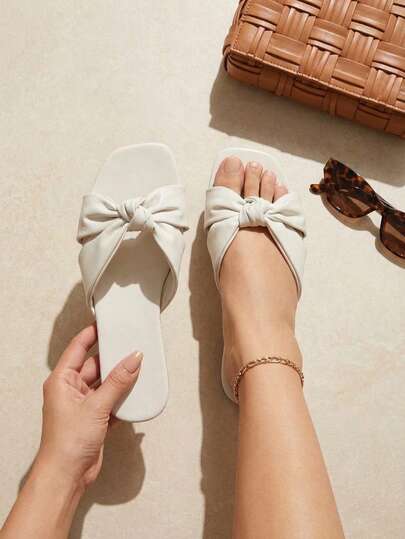 sandalias con moño, sandalias planas mujer, sandalias blancas verano y sandalias minimalistas negras
