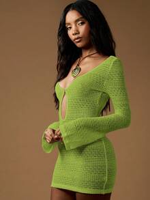 MISSGUIDED Keyhole Cutout Long Sleeve Knit Mini Dress With Deep V-Neck And Bodycon Fit - Green - View 3