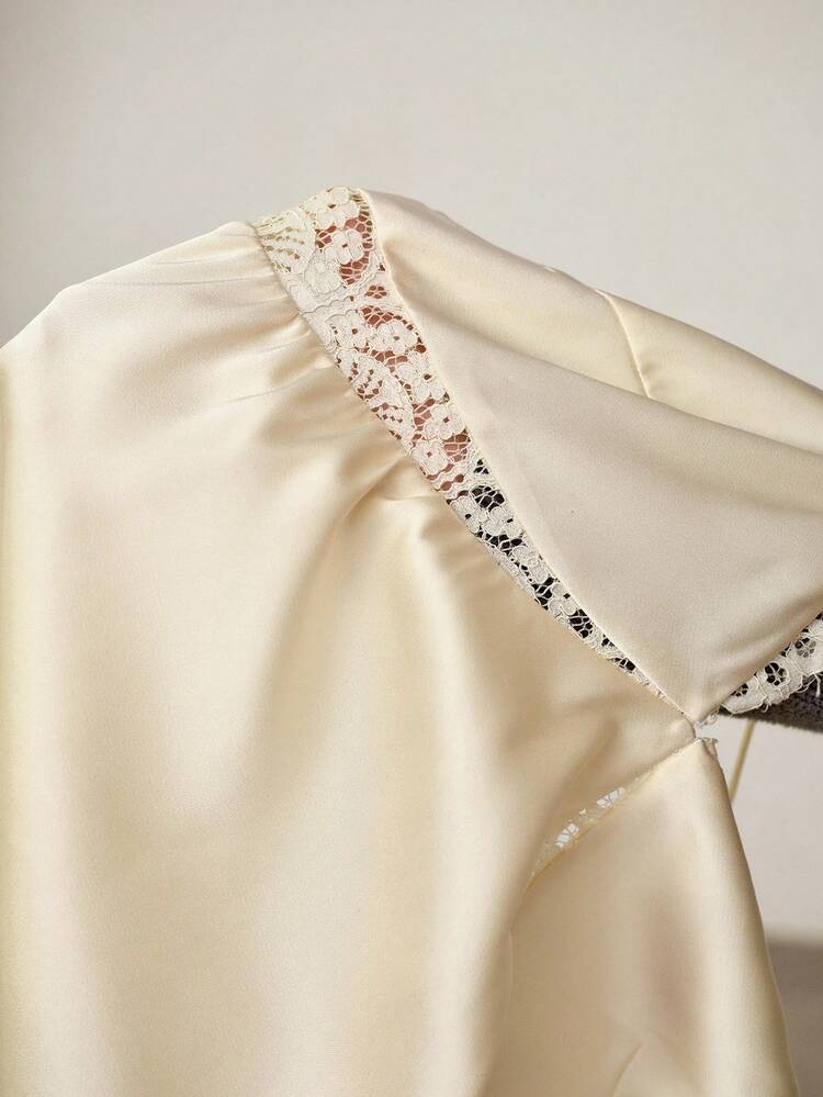 Top CAMISOLE EN PATCHWORK DE SATIN ET DE DENTELLE ÉLÉGANTE, PRINTEMPS/ÉTÉ