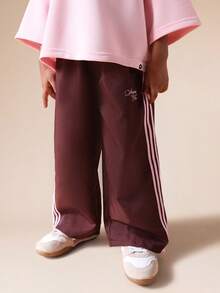 SUMWON Conjunto de camiseta de manga corta oversize y pantalones anchos de chándal con estampado de texto y detalles de rayas en contraste para niñas, casual para vacaciones - Rosa Pálido - Ver 4