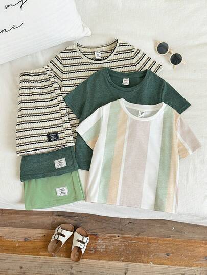Set de 3 piezas de camiseta de manga corta y pantalones cortos a rayas de estilo casual unisex para niños, conjunto de ropa de primavera/verano para niños pequeños