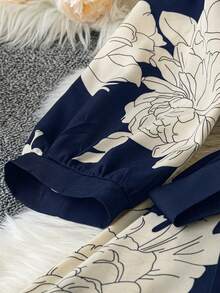 Rometta 大码纯色印花交叉领短袖飘逸连衣裙，适合婚礼当天及婚礼宾客穿着。 - 藍白色 - 查看 5