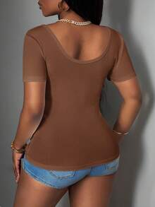 Slaydiva Kaos Wanita Kasual Dasar Tanpa Lengan Model Racerback dengan Leher V Dalam dan Tekstur Ribbed, Warna Putih - Coklat - View 2