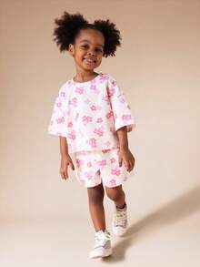 Bộ đồ SUMWON gồm áo thun ngắn tay in hoa dáng rộng và quần short, thích hợp mặc hàng ngày vào mùa hè, hoặc cho kỳ nghỉ lễ Tình nhân. - Màu be - Xem 6