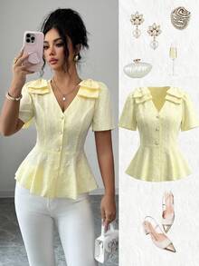 Elenzga Áo kiểu nữ màu vàng họa tiết hoa, chất liệu vải jacquard dệt nổi, cổ chữ V, cài cúc phía trước, điểm nhấn là cúc ngọc trai và dây thắt eo hình nơ. - Màu vàng - Xem 1