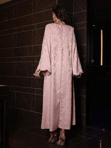Al Najma Casual Long Pink Jacquard Kaftan With Round Neck Scallop Details And Flare Sleeves Elegant JalabiyaCasual Long Pink Jacquard Kaftan With Round Neck Scallop Details And Flare Sleeves Elegant JalabiyaCasual Long Pink Jacquard Kaftan With Round Neck Scallop Details And Flare Sleeves Elegant Jalabiya - Pink - View 2