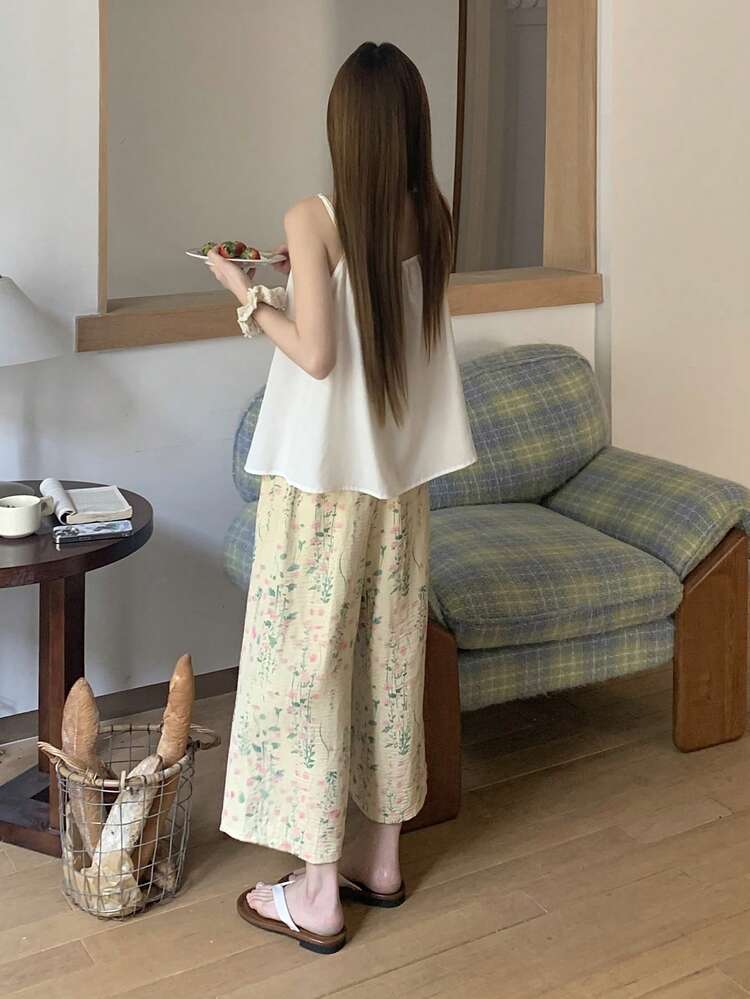 Women's Summer Sleeveless Top & 3/4 Ditsy Floral Pajama Pants Sleepwear Set