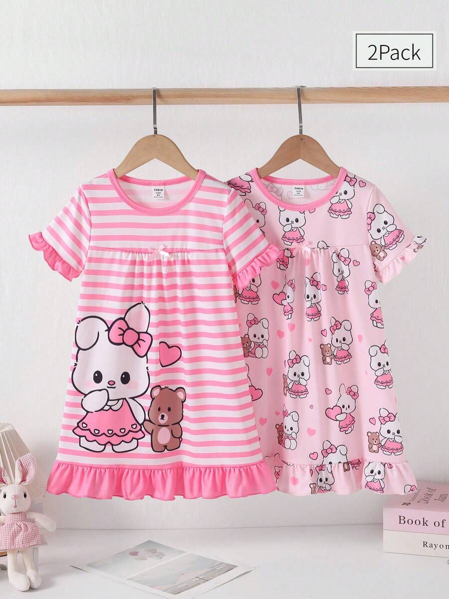 Conjunto de 2 peças para meninas pequenas com vestido rosa e listrado com estampa de coelho e urso, barra com babados e laço decorativo. Camisola de manga curta com mangas curtas, tema desenho animado. - Baby Rosa - Ver 1