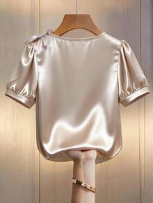 GlowEve 女士优雅纯色缎面珍珠领泡泡袖衬衫 - 卡其色 - 查看 2