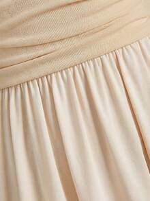 少女优雅修身杏色网纱拼接不对称斜肩喇叭袖褶皱连衣裙，适合女孩参加派对、圣诞节、新年、舞会等场合。 - 杏色 - 查看 6