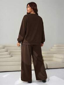 Solflare Conjunto informal de 2 piezas de mujer talla grande con top de manga larga y cuello en V sólido y pantalones de pierna ancha - Marrón Chocolate - Ver 2