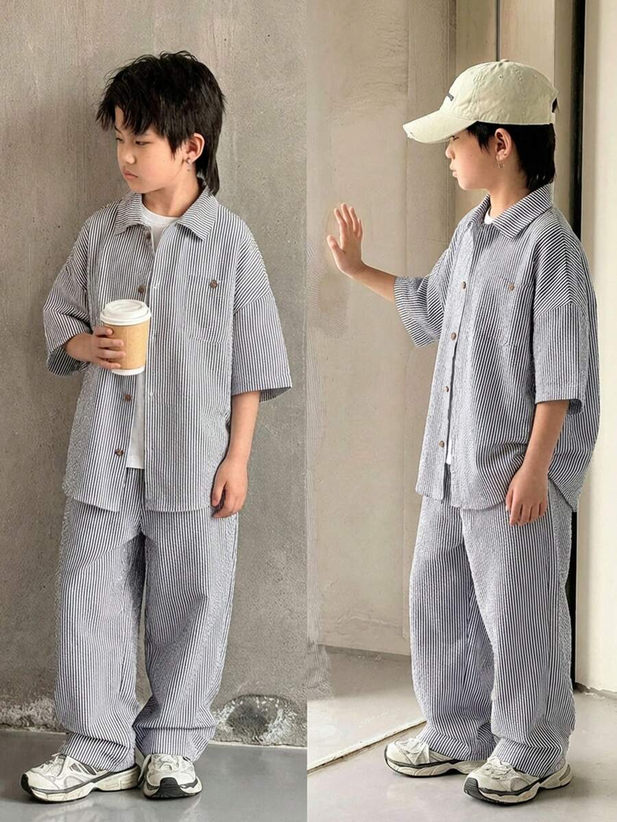Set de 2 piezas de camisa de manga corta holgada con cuello a rayas y pantalones para niños/preadolescentes varones de estilo casual - Multicolor - Ver 1