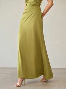 MOTF PREMIUM 斜裁缎面长裙，优雅春夏之选 - 綠色 - 查看 5