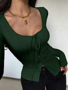 SHEIN Glamour Áo thun nữ dài tay ôm sát, màu trơn, chất liệu dệt kim, co giãn, cổ tròn, buộc dây, trang trí cúc, kiểu dáng gợi cảm, đa năng. - Màu xanh lá cây đậm - Xem 3