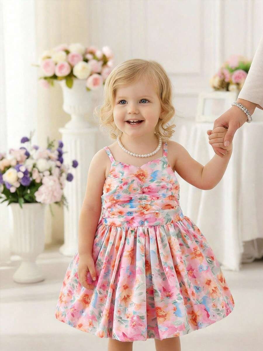 SHEIN 全新推出的女婴连衣裙,采用花朵数码印花、背带设计、收腰剪裁和伞裙式裙摆!舒适、时尚、适合外出、优雅、甜美、可爱,充满公主风情,是日常穿着的必备单品。 - 粉色 - 查看 1