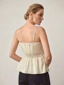 MOTF PREMIUM 缎面优雅蕾丝拼接吊带背心，春夏款 - 杏色 - 查看 3