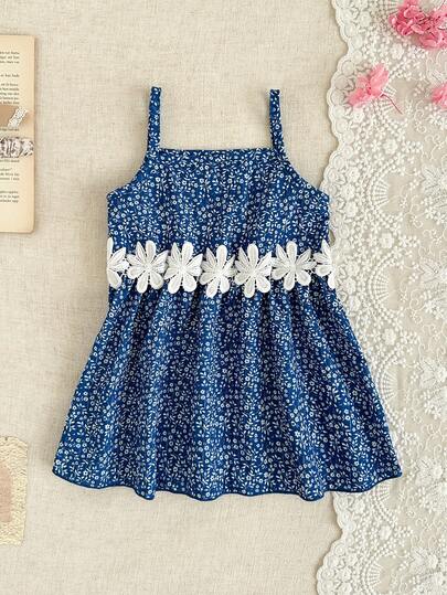 SHEIN 夏季女婴无袖碎花连衣裙，度假风乡村碎花连衣裙，饰有3D花朵滚边和腰部设计，适合海滩、花园派对和其他场合。