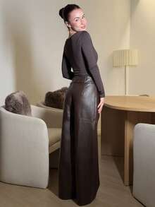 Abrilcols 女式纯色PU皮革口袋宽腿宽松裤 - 棕色 - 查看 4