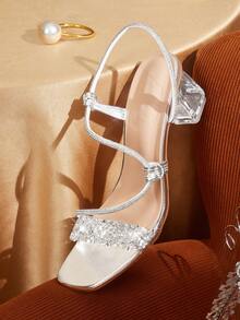 CUCCOO TILAWA 女士时尚亮面立体花朵方头粗跟高跟凉鞋 - 銀色 - 查看 3