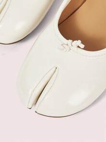 CUCCOO DOLLMOD Women's Beige Round Toe Flat Split-Toe Tabi Series Classic Retro Style Loafers Spring Shoes - Beige - View 5