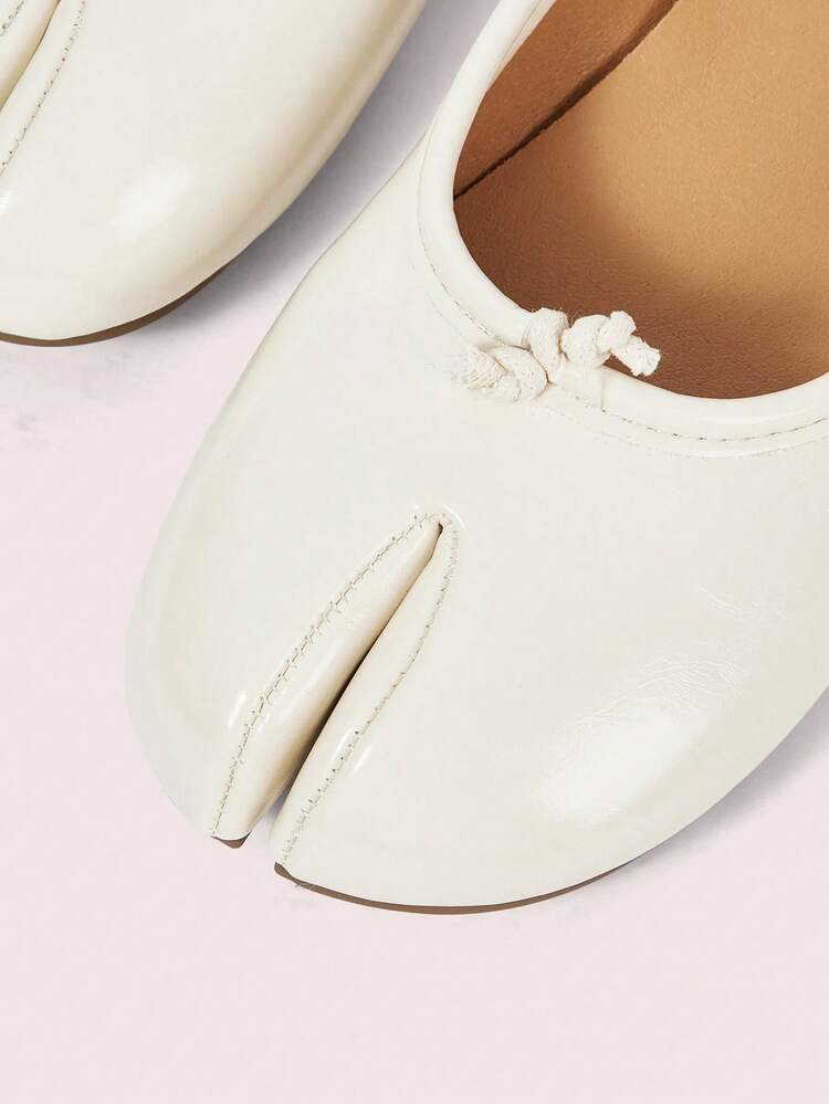 CUCCOO DOLLMOD Women's Beige Round Toe Flat Split-Toe Tabi Series Classic Retro Style Loafers Spring Shoes