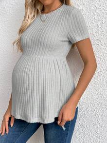 SHEIN Top de manga corta con cuello redondo y volante de unicolor acanalado para maternidad - Gris - Ver 5