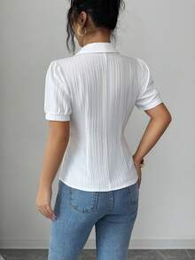 Elenzga 女士V领褶裥腰身优雅休闲新款夏季衬衫，带纽扣装饰和泡泡袖，白色 - 白色 - 查看 2