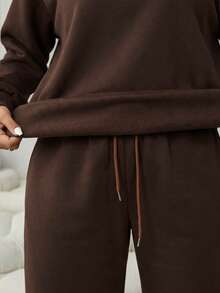 Solflare Conjunto informal de 2 piezas de mujer talla grande con top de manga larga y cuello en V sólido y pantalones de pierna ancha - Marrón Chocolate - Ver 5