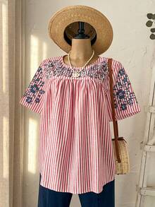 Rusticease 大码女式夏季休闲度假乡村风春季圆领短袖红色条纹印花衬衫，春假、度假、外出，2026新款，简约时尚，日常穿着，休闲度假波西米亚风上衣，宽松上衣，条纹衬衫，波西米亚风上衣，适合夏季、度假、通勤、日常穿着、外出穿着 - 彩色 - 查看 3