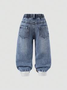 Genkimix Kids Jeans de estilo lindo para niñas, primavera/otoño y otoño/invierno, color azul claro de mezclilla, diseño de bordado de corazón blanco, pierna recta holgada, tela suave y cómoda, adecuado para la escuela, el transporte y el uso diario - Lavado ligero - Ver 2