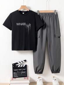 SHEIN Mirajuku Bộ quần áo 2 món cho bé trai, áo thun ngắn tay màu đen in họa tiết phối cùng quần cargo, phong cách thường ngày đa năng cho mùa xuân/hè. - Xám - Xem 3