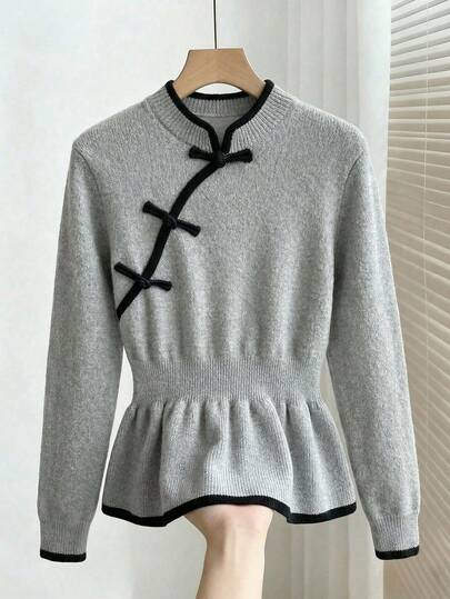 SHEIN Franclia 秋冬新款复古撞色如意纽扣设计收腰显瘦中式荷叶边下摆娃娃衫优雅灰色女士套头毛衣，适合冬季、圣诞节、新年、白色新年夜、派对等场合。