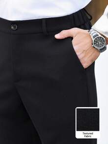 Manfinity Mode 男士休闲纯色长裤，男士黑色正装裤，男士正式西裤，男士黑色休闲裤，男士修身弹力裤，适合日常休闲、周末旅行、户外活动、探险旅行、轻松的工作环境，可作为男友/丈夫礼物、周年纪念/生日礼物、派对、暑假、新年、婚礼、情人节等场合穿着。 - 黑色 - 查看 3