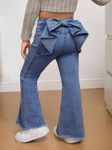 SHEIN Pantalones acampanados de mezclilla azul con cintura elástica y decoración de moño para niña - Azul lavado medio - Ver 9